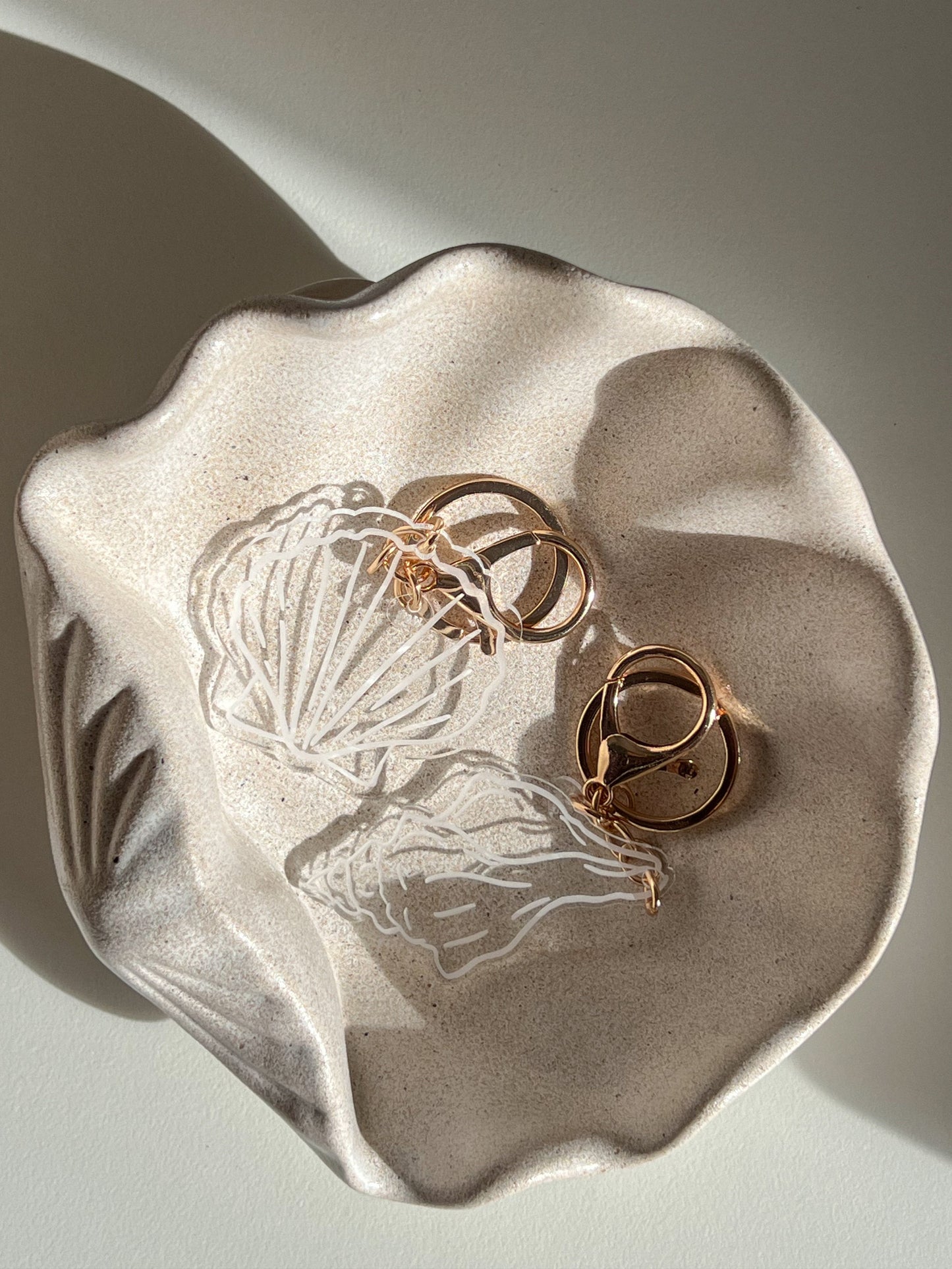 SEA SHELL KEYCHAINS BY WILLOW & SAGE CO PHOTOGRAPHED IN PALOMA DISH BY BYREN HOME
