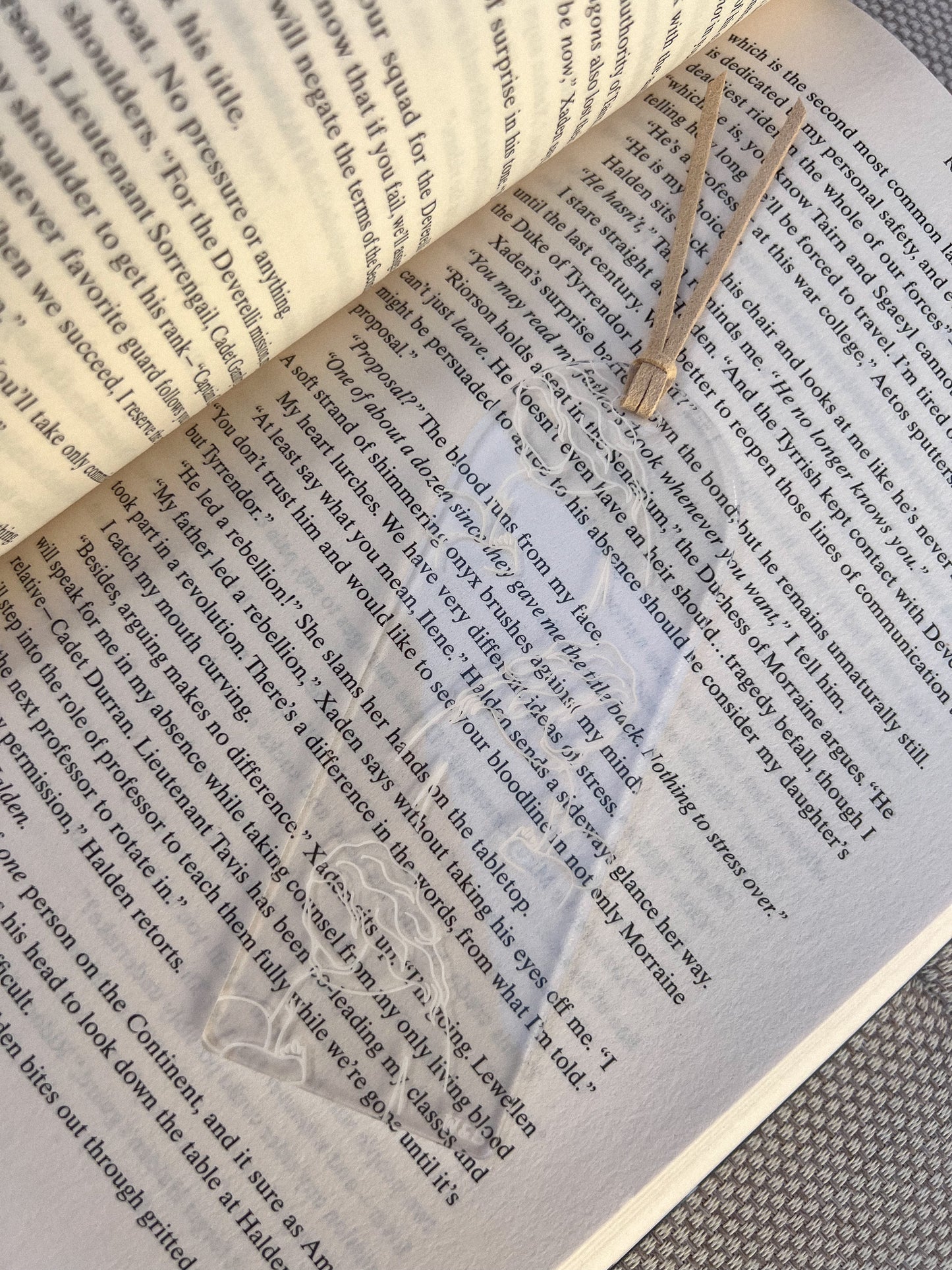 MAMA ARCH BOOKMARK WITH BOOK BY WILLOW AND SAGE CO